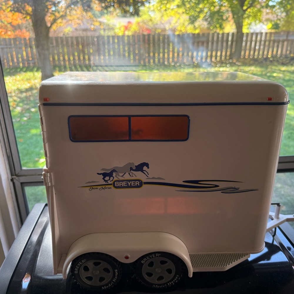 Breyer Cream Horse Trailer with Blue Accents